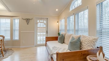 1 bedroom, WiFi, bed sheets