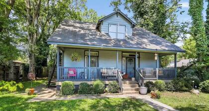 2 Bed 1 Bath in Trendy East Nashville Neighborhood!