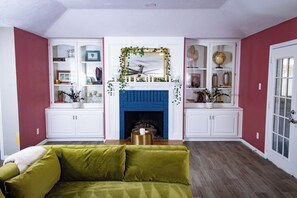 Smart TV y chimenea