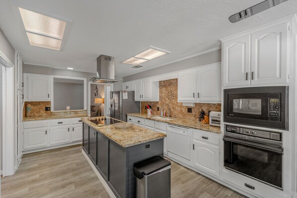 Fridge, microwave, oven, stovetop - Comfortable Escape - Pool w/ Slide & Hot Tub, Great for Families & Groups (College Station)