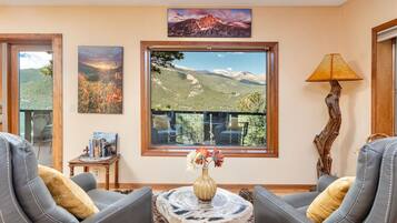 Télévision, cheminée