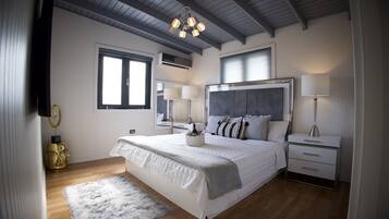 Deluxe House | Individually decorated, individually furnished, free WiFi, bed sheets