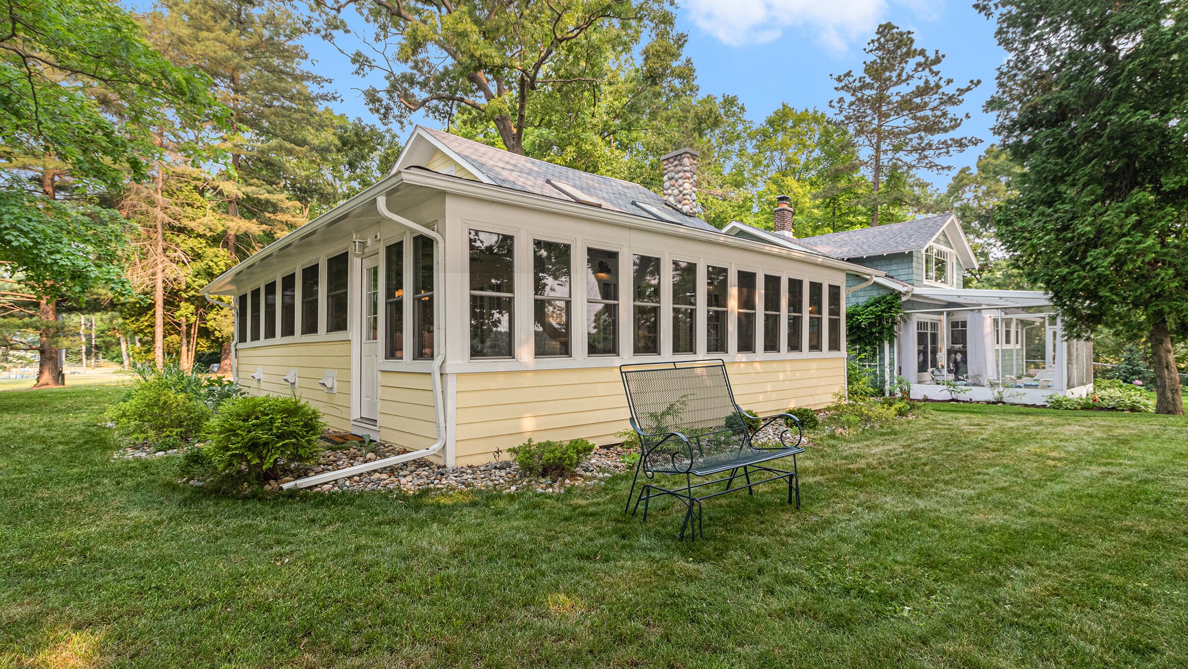 Waterloo Cottage - Beautiful Lakefront Cottage at Clear Lake Near Chelsea, MI.