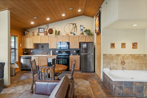 Réfrigérateur, micro-ondes, four, plaque de cuisson