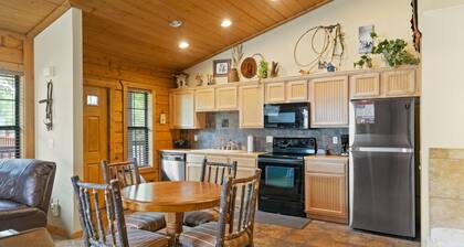 Rustic Studio Cabin with King Bed and Jacuzzi Tub