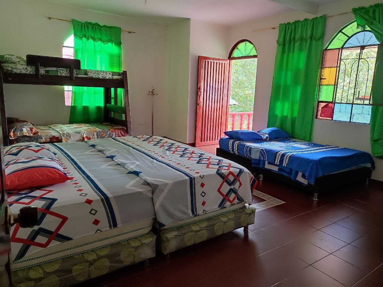 6 bedrooms, desk, WiFi