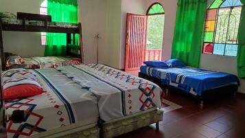 6 slaapkamers, een bureau, wifi