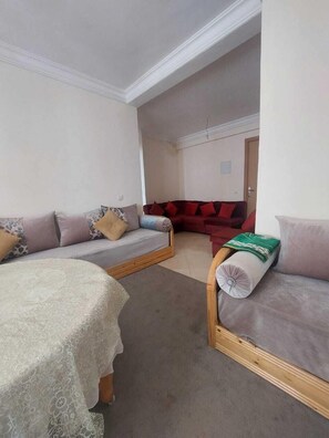 Economy Apartment | 2 bedrooms, in-room safe, free WiFi