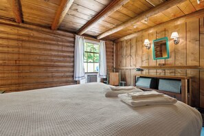 5 bedrooms, internet, bed sheets