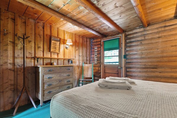 5 bedrooms, bed sheets