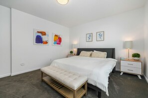 6 bedrooms, WiFi, bed sheets