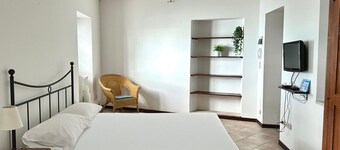 S296 - Sirolo, studio flat in the center with sea view