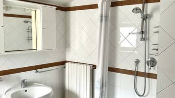 Shower, bidet, towels