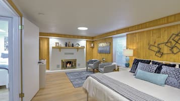 4 bedrooms, iron/ironing board, travel cot, WiFi