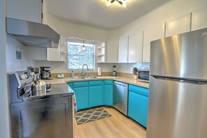 Refrigerador, microondas, horno y parrilla de estufa