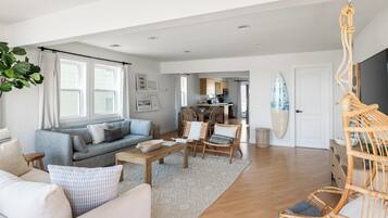 TV, Netflix, Hulu, streaming services