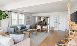 TV, Netflix, Hulu, streaming services