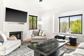 Smart TV, fireplace