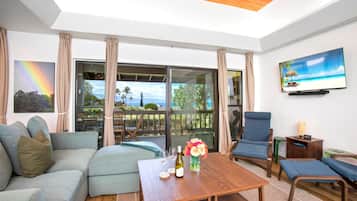 Condo (6 Bedrooms) | Living room