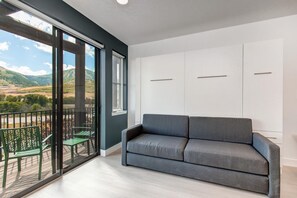 Studio (MAS-3039) | Living area