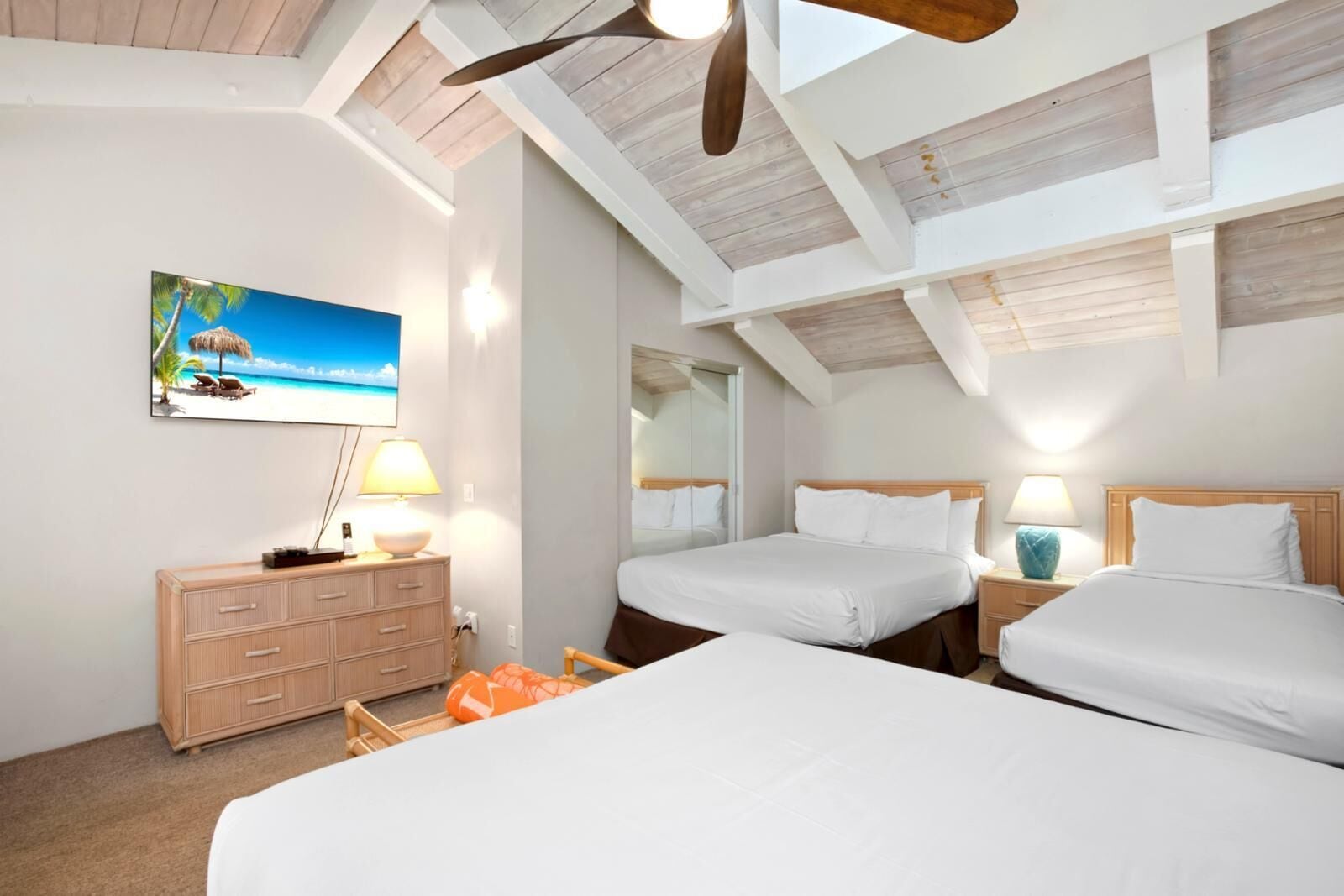 คอนโด (3 Bedrooms) | 1 ห้องนอน, ห้องพักตกแต่งอย่างมีเอกลักษณ์, ตกแต่งพิเศษโดยเฉพาะ