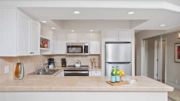 Condo, 1 Bedroom (PKD-104) | Private kitchen | Fridge, microwave, oven, coffee/tea maker