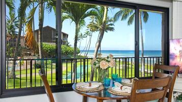 Condo (1 Bedroom) | Dining