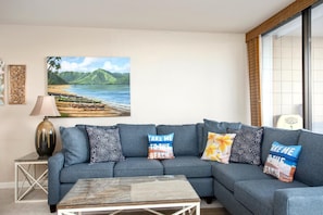 Living room - Valley Isle Resort VIR-508 by KBM (Lahaina)