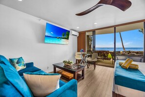 Condo (0 Bedroom) | Living room | TV