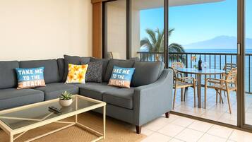 Condo (2 Bedrooms) | Sala de estar | Televisión