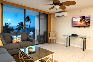 Living room - Valley Isle Resort VIR-508 by KBM (Lahaina)