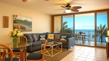 Condo (2 Bedrooms) | Sala de estar | Televisión