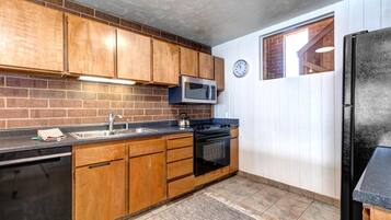 Fridge, microwave, oven, coffee/tea maker