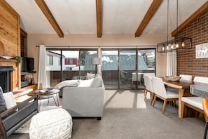Studio (3 Bedrooms) | Dining