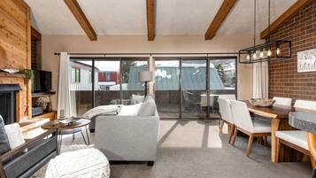 Studio (3 Bedrooms) | Interior