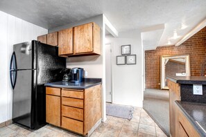 Studio (3 Bedrooms) | Private kitchen