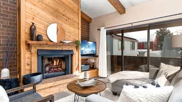 Studio (3 Bedrooms) | Front of property