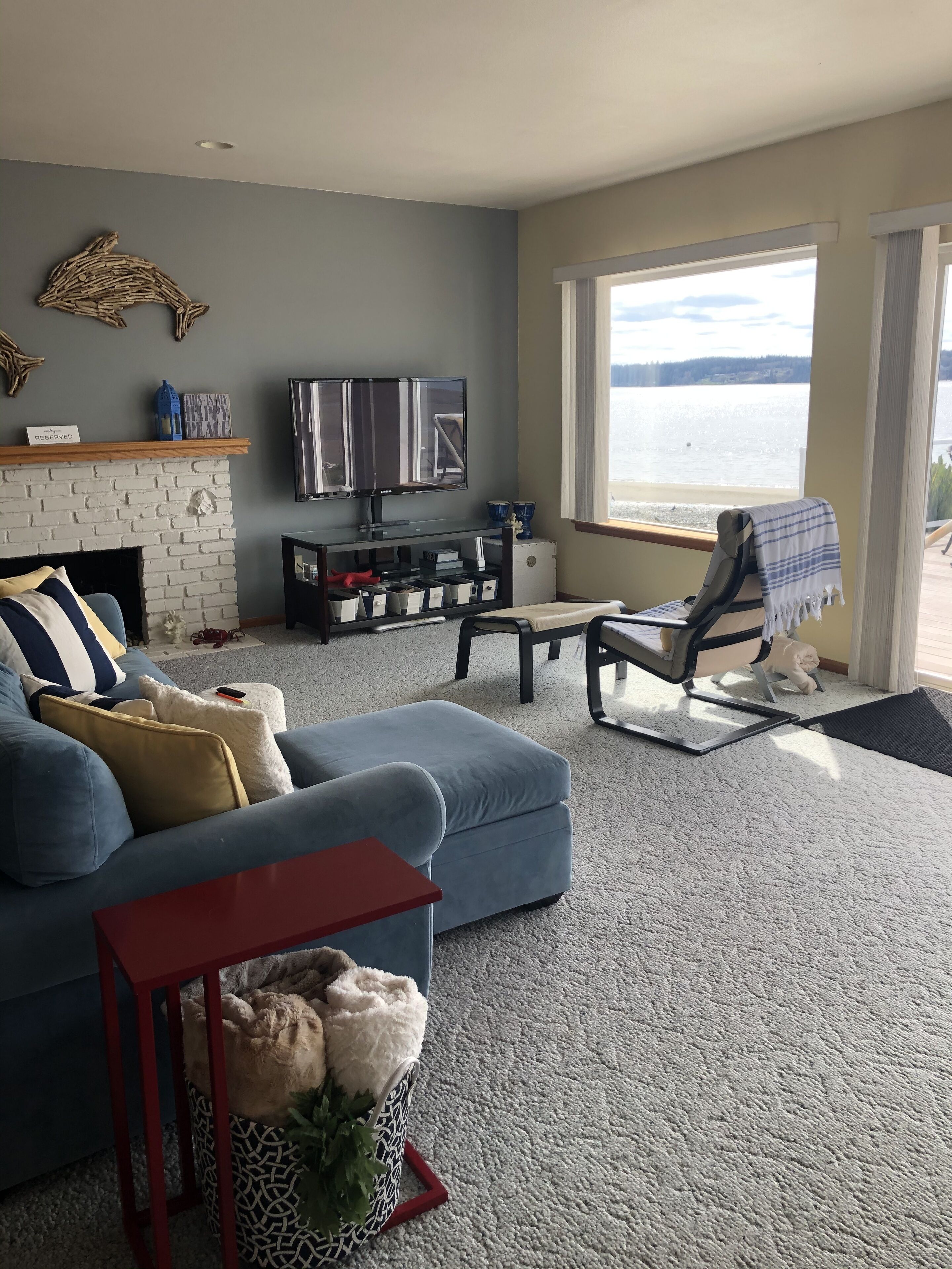 Smart TV, video games, DVD player, video library