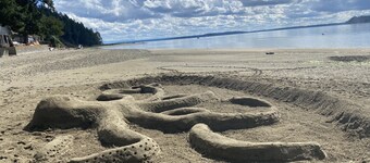 Sandy Beach Front Cottage with great Sunsets