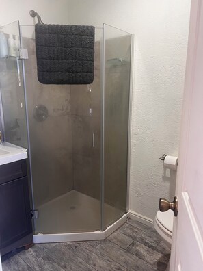 Hair dryer, towels, soap, shampoo - Clean, cozy studio nestled in the Grand -Staircase, near the Parks (Boulder)