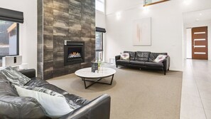 Smart TV, fireplace, DVD player - St Tropez - Tranquil Blairgowrie Escape (Blairgowrie)