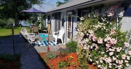 Family-friendly lakefront cabin with large outdoor space!