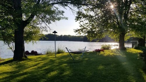 Family-friendly lakefront cabin with large outdoor space!