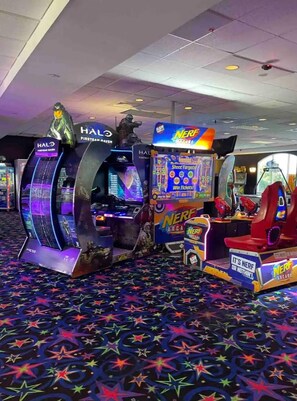 Games room - 2br 2ba - Pool Water Slide & Splash Pad onsite near Disney-Universal-Sea World (Orlando)