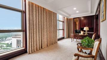 Roupas de cama premium, cofres nos quartos, individualmente decorados