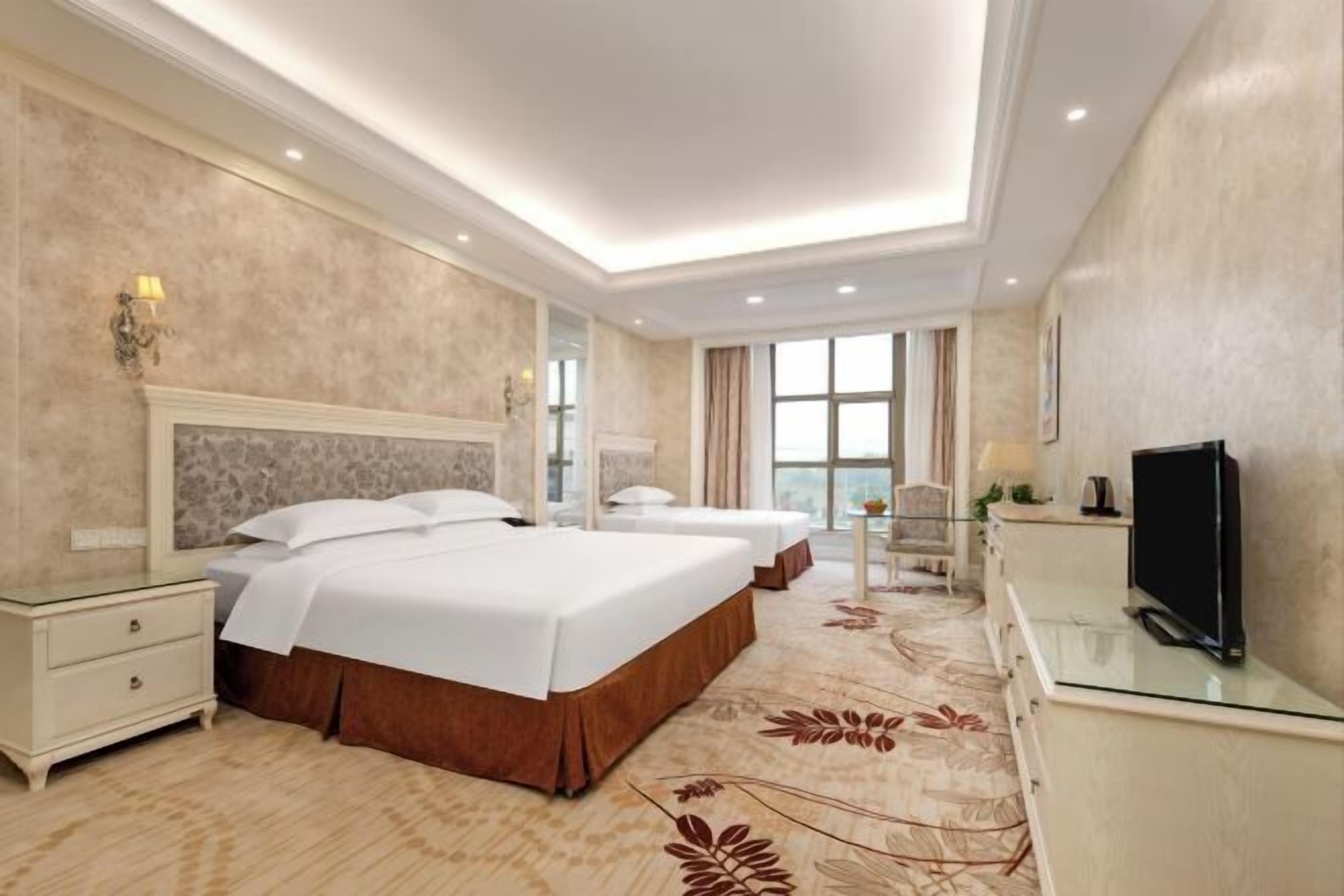 Premium bedding, in-room safe, individually decorated