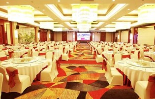 18 restaurants, breakfast, lunch, dinner served; Chinese cuisine 