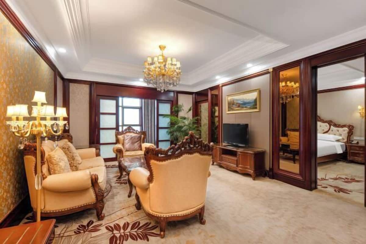 Literie de qualité, coffre-fort, décor unique, ameublement unique