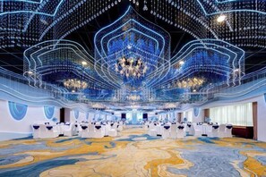 18 restaurants, breakfast, lunch, dinner served; Chinese cuisine  - Riverside Hotel (Taizhou)