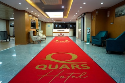 Quars Garden Hotel